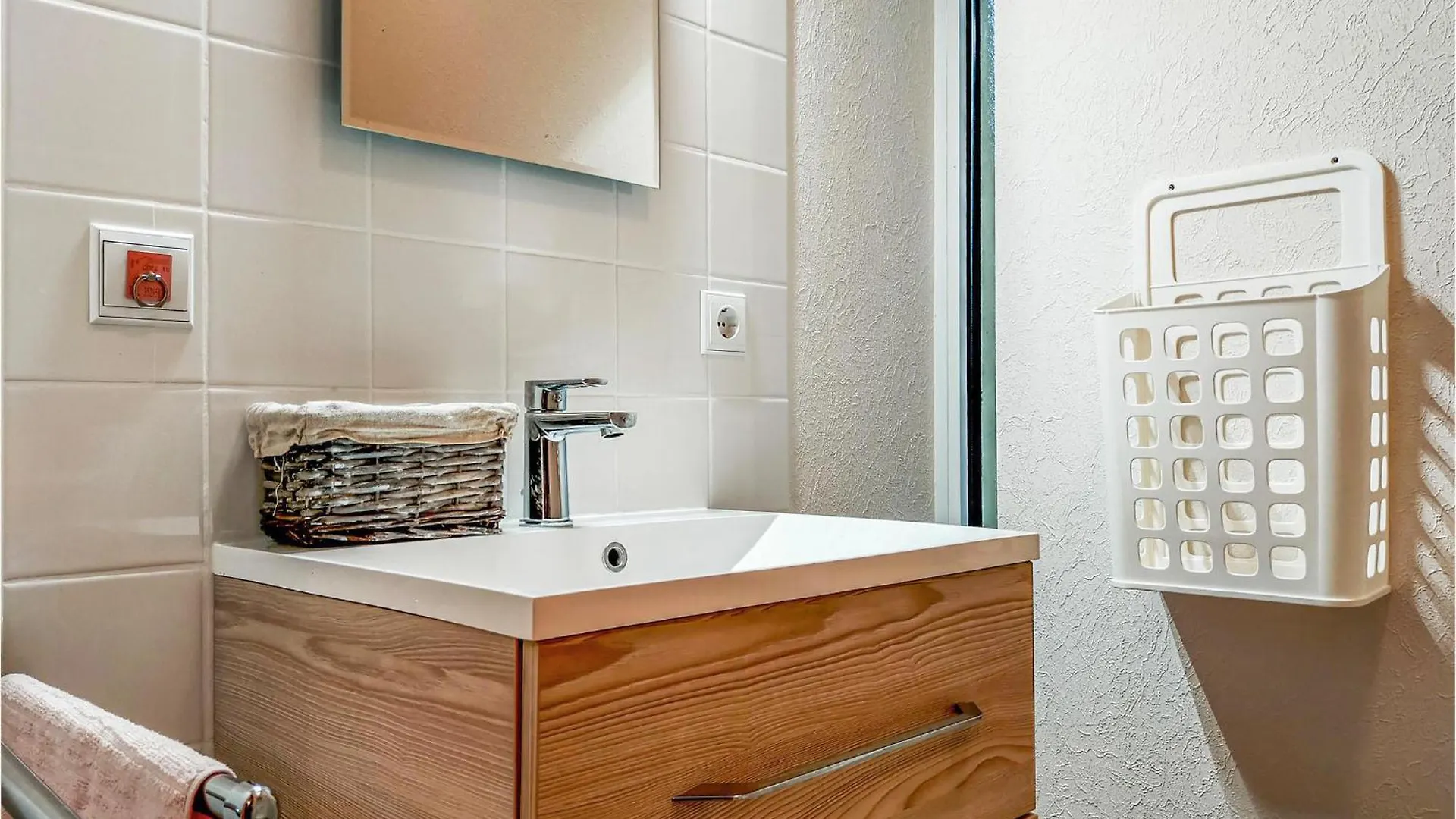 2 Bedroom Awesome Apartment In Winseler
